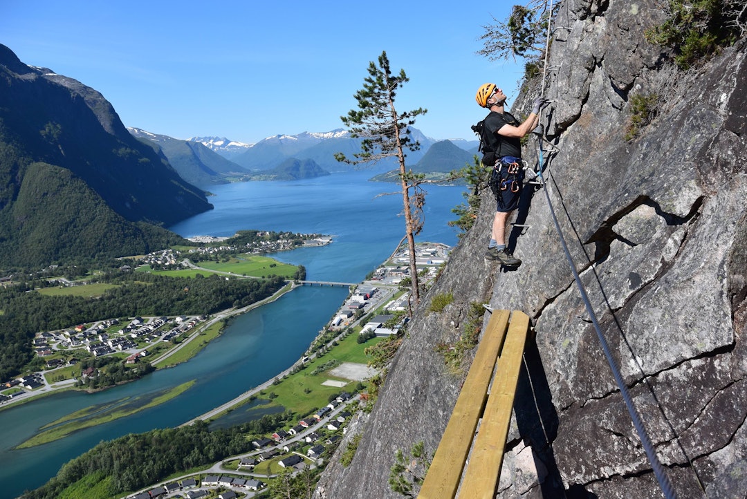 ROMSDALSSTIGEN: En litt annerledes fjelltur i Rauma. Foto: Matti Bernitz Pedersen via ferrata romsdal