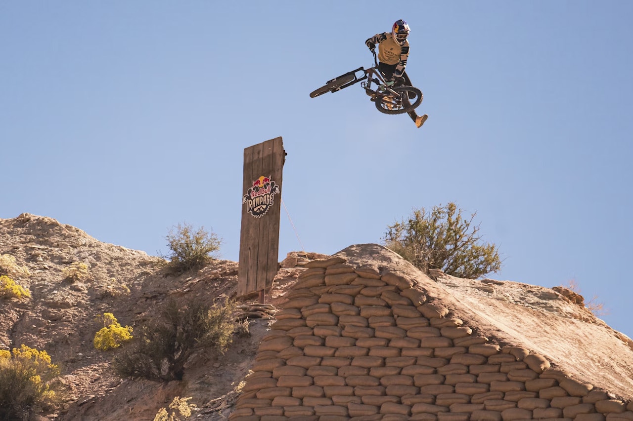 HØYE SVEV: Her er Thomas Genon under Rampage i 2013. Foto: Paris Gore / Red Bull Content Pool HØYE SVEV: Her er Thomas Genon under Rampage i 2013. Foto: Paris Gore / Red Bull Content Pool