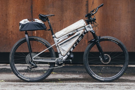 SUPERRASK? En kraftig modifisert Trek Supercaliber skal hjelpe Justinas Leveika til et godt resultat i Tour Divide. Vi har dykket ned i detaljene. Foto: Kristoffer H. Kippernes. justinas leveika tour divide sykkel