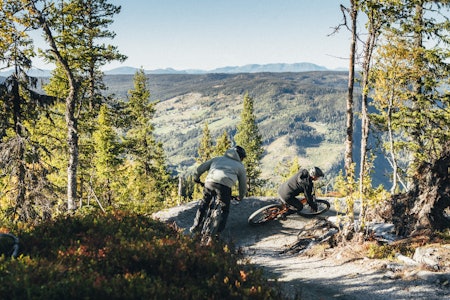 EVENTYRET VENTER: Det har tatt tid, men den 3. juli står drivkreftene bak Hallingspranget igjen klare til å ta imot sti-entusiaster i sine løyper. Traseen ble hardt rammet av ekstremværet, men går for å være en av Norges aller flotteste løyper. FOTO: Kristoffer Kippernes EVENTYRET VENTER: Det har tatt tid, men den 3. juli står drivkreftene bak Hallingspranget igjen klare til å ta imot sti-entusiaster i sine løyper. Traseen ble hardt rammet av ekstremværet, men går for å være en av Norges aller flotteste løyper. FOTO: Kristoffer Kippernes