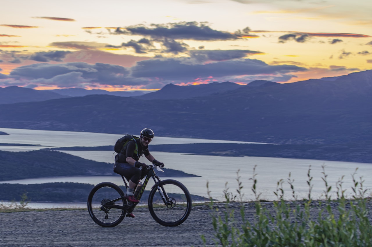 NATTA I MØTE: Offroad Finnmark byr på annerledes rittopplevelser. Tor-Espen Joma (bildet) er en av veteranene i Offroad Finnmark. Foto: Anders Abrahamsen. offroad finnmark 150