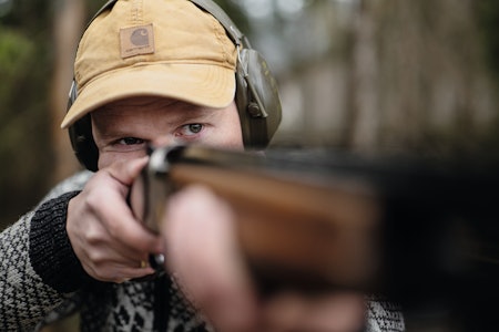 SKYTEFERDIGHETER: Å kunne skyte godt er en av grunnferdighetene for en jeger. Likevel er det mange som ikke trener godt nok før de drar på jakt. (Foto: Sigurd Ekeli Grimsby) SKYTEFERDIGHETER: Å kunne skyte godt er en av grunnferdighetene for en jeger. Likevel er det mange som ikke trener godt nok før de drar på jakt. (Foto: Sigurd Ekeli Grimsby)