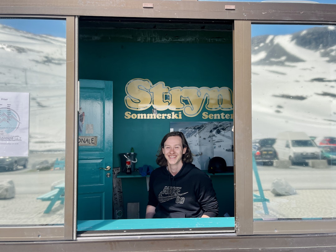 SOLID KONTOR: Truls Jensen klager ikke på arbeidsplassen. Foto: Gjendine Eidslott. Stryn sommerski