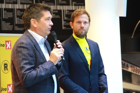 STAKER UT KURSEN: Ole Robert Reitan vil ha mer igjen for investeringene sine, og Thor Hushovd er mannen som skal åpne nye dører og gir Uno-X enda mer valuta for pengene i årene som kommer. FOTO: Jarle Fredagsvik, Landevei STAKER UT KURSEN: Ole Robert Reitan vil ha mer igjen for investeringene sine, og Thor Hushovd er mannen som skal åpne nye dører og gir Uno-X enda mer valuta for pengene i årene som kommer. FOTO: Jarle Fredagsvik, Landevei