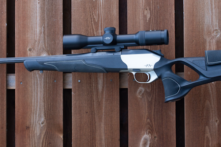 RIFLE: Blaser har i praksis en rettrekker, men den kommer i utallige varianter og utgaver. Dette er Blaser R8 Silverstone. RIFLE: Blaser har i praksis en rettrekker, men den kommer i utallige varianter og utgaver. Dette er Blaser R8 Silverstone.