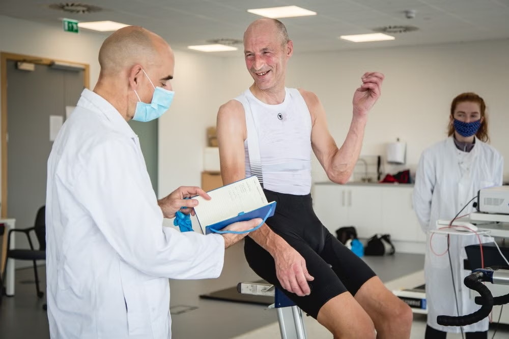 SENT UTE: Banesyklisten Graeme Obree levde med skjult legning frem til han var 46 år. Det kostet ham to selvmordsforsøk. Foto: Endura Sports. SENT UTE: Banesyklisten Graeme Obree levde med skjult legning frem til han var 46 år. Det kostet ham to selvmordsforsøk. Foto: Endura Sports.