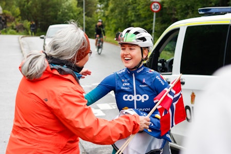 HJEMMESEIER: Etter målgang kunne Magdalene Lind feire med familien. Foto: Knut Andreas Lone HJEMMESEIER: Etter målgang kunne Magdalene Lind feire med familien. Foto: Knut Andreas Lone