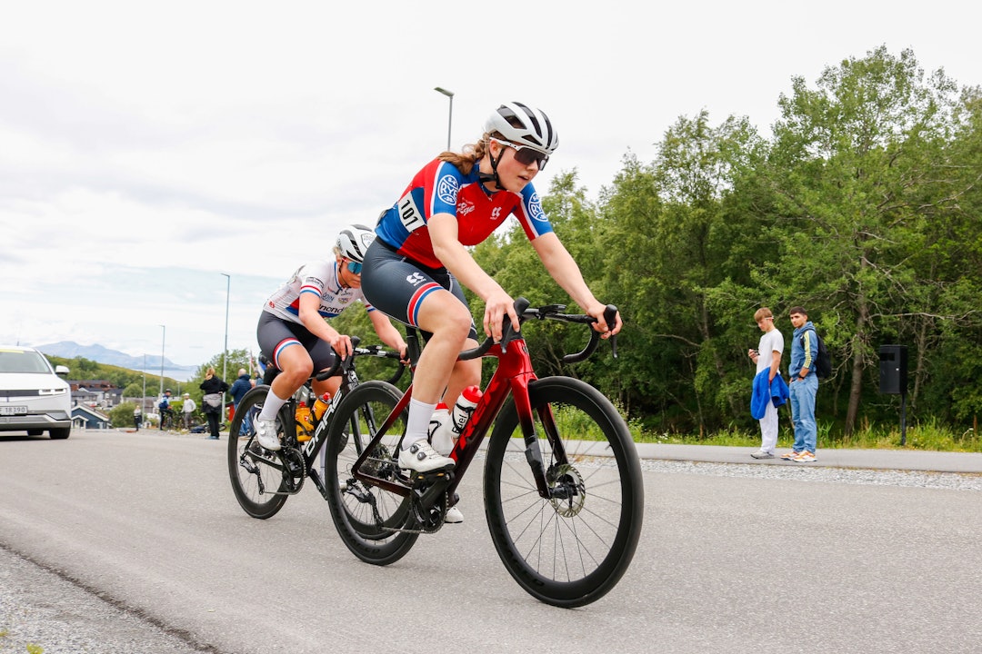 REV SEG LØS: Kamilla Aasebø og Mia Kronheim Gjertsen angrep sammen, men sistnevnte var tom for krefter og sto av kort tid etter. Foto: Knut Andreas Lone REV SEG LØS: Kamilla Aasebø og Mia Kronheim Gjertsen angrep sammen, men sistnevnte var tom for krefter og sto av kort tid etter. Foto: Knut Andreas Lone