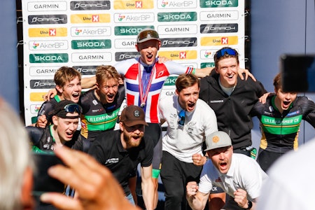 GULLJUBEL: Lillehammer CK kunne juble for en stor triumf i juniorenes fellesstart. Foto: Knut Andreas Lone GULLJUBEL: Lillehammer CK kunne juble for en stor triumf i juniorenes fellesstart. Foto: Knut Andreas Lone