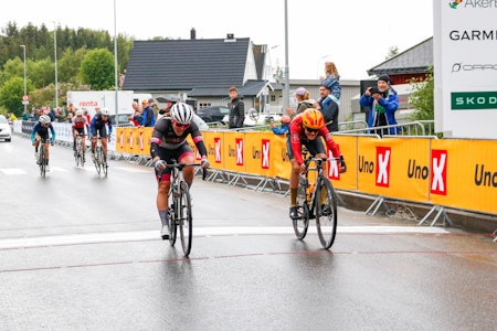 SPURTDUELL: Emma Julie Dyrhovden og Katrine Aalerud gjorde opp om sølvet i spurten. Foto: Knut Andreas Lone SPURTDUELL: Emma Julie Dyrhovden og Katrine Aalerud gjorde opp om sølvet i spurten. Foto: Knut Andreas Lone