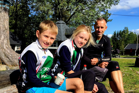 Familien LaForce Askel, Oda og pappa Ketil LaForce har blitt en sammensveiset gjeng via terrengsyklingen.