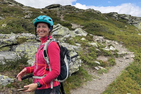 DEN BESTE MEDISINEN: Å sykle har vært en del av min identitet fra jeg var liten. Det er her jeg henter mest påfyll av motivasjon og glede, forteller Monica Johansen Haugen fra Bergen. FOTO: Privat DEN BESTE MEDISINEN: Å sykle har vært en del av min identitet fra jeg var liten. Det er her jeg henter mest påfyll av motivasjon og glede, forteller Monica Johansen Haugen fra Bergen. FOTO: Privat