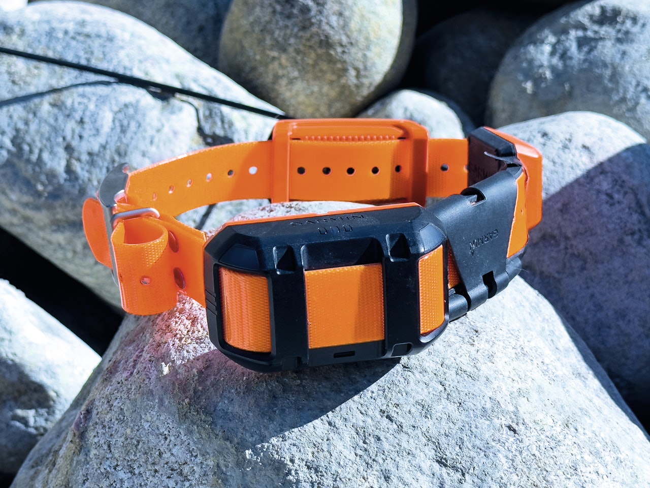 KOMPAKT: Garmin Alpha T20 er slankere og litt lettere enn storebror T5X, men har likevel batteritid nok til 2-3 lange jaktdager. KOMPAKT: Garmin Alpha T20 er slankere og litt lettere enn storebror T5X, men har likevel batteritid nok til 2-3 lange jaktdager.