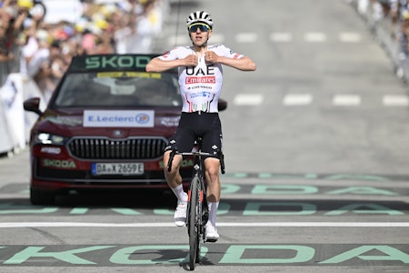 INNBITT: Tadej Pogačar ventet til han hadde passert målstreken i Valloire før han slapp jubelen løs. FOTO: Cor Vos INNBITT: Tadej Pogačar ventet til han hadde passert målstreken i Valloire før han slapp jubelen løs. FOTO: Cor Vos