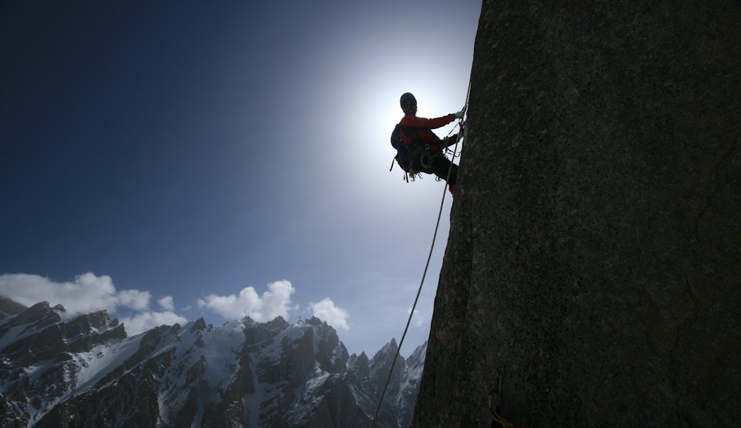 Stein-Ivar Gravdal i aksjon på Norskeruta på Great Trango Tower i Pakistan. trango norskeruta Rolf bae Stein-Ivar Gravdal great trango tower