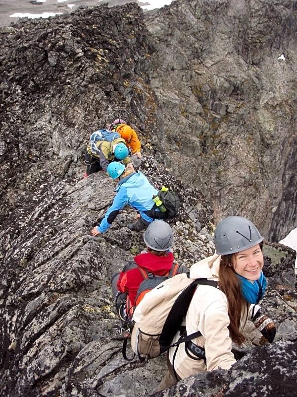 Fra traversen mellom Nordre Svartdalspiggen (2137 moh.) og Austre Torfinnstind (2120 moh.). Foto: Henning Gladheim Klyving Travers Nordre Svartdalspiggen og Austre Torfinnstind