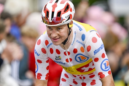 PÅ ALLES LEPPER: Vårsesongen og offensiviteten han viste fram i starten av Tour de France, har åpnet mange dører for Jonas Abrahamsen. Denne sommeren var UAE-Team Emirates blant lagene som forhørte seg om framtidsplanene hans. FOTO: Cor Vos I STORFORM: «Grenlandsplogen» markerte seg og sikret viktige poeng i kampen om klatretrøyen.