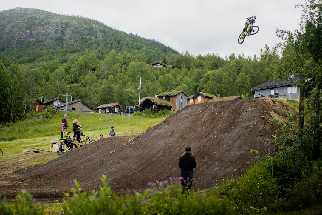 ELLEVILLE SVEV: Anir Bråten vant overlegent den uoffisielle konkurransen for høyest airtime under fjorårets Hemsedal Trail Daze. Foto: Sigurd Ekeli Grimsby ELLEVILLE SVEV: Anir Bråten vant overlegent den uoffisielle konkurransen for høyest airtime under fjorårets Hemsedal Trail Daze. Foto: Sigurd Ekeli Grimsby