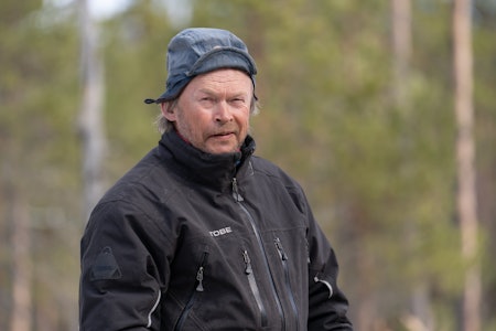 DØD: Reineier Odd Bjørnar Bjørkås ble funnet død utenfor familieboligen i Sørli, fem dager etter at han startet soningen med fotlenke. Foto: Christer Rognerud PASSER DYRENE: Reineier Odd Bjørnar Bjørkås har et nært forhold til reinsdyra sine, og er oppgitt over at han ikke har noen reel mulighet til å utøve nødverge. Selv ikke i den sårbare kalvingstida.
