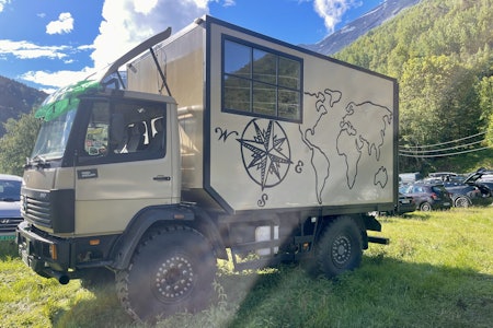 SPENSTIG: Bilen til Svein Tore Sunde er noe utenom det vanlige. Foto: Gjendine Eidslott. SPENSTIG: Bilen til Svein Tore Sunde er noe utenom det vanlige. Foto: Gjendine Eidslott.