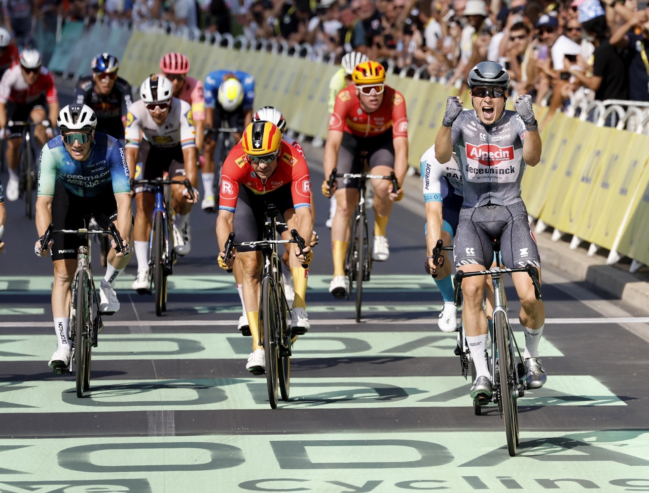 LIKE BAK: Alexander Kristoff måtte se Jasper Philipsen feire etappeseier. Foto: Cor Vos. LIKE BAK: Alexander Kristoff måtte se Jasper Philipsen feire etappeseier. Foto: Cor Vos.