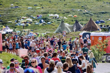 FULLT I FJELLHEIMEN: Litt flere folk enn vanlig på Eidsbugarden under Vinjerock. Foto: Gjendine Eidslott. FULLT I FJELLHEIMEN: Litt flere folk enn vanlig på Eidsbugarden under Vinjerock. Foto: Gjendine Eidslott.