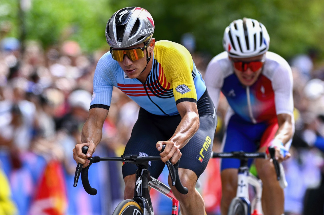 TAKTIKK OG TEMPO: Remco Evenepoel var svært angrepsvillig under OL-fellesstarten. Da feltet samlet seg etter Mathieu van der Poel-show, fant 24-åringen muligheten hadde håpet å få. FOTO: Cor Vos TAKTIKK OG TEMPO: Remco Evenepoel var svært angrepsvillig under OL-fellesstarten. Da feltet samlet seg etter Mathieu van der Poel-show, fant 24-åringen muligheten hadde håpet å få. FOTO: Cor Vos