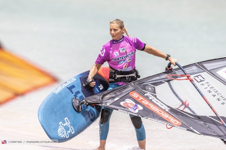 ENDELIG: Oda Johanne Stokstad Brødholt sikret seg sammenlagt andreplass i verdenscupen i freestyle windsurfing på Fuerteventura. Foto: PWA/John Carter ENDELIG: Oda Johanne Stokstad Brødholt sikret seg sammenlagt andreplass i verdenscupen i freestyle windsurfing på Fuerteventura. Foto: PWA/John Carter