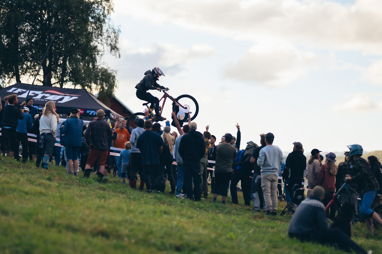 SOSIALT: Nye stier, og kanskje nye sykkelvenner? Sommeren har flere sykkelfestivaler å by på. Foto: Gisle Johnsen/@locteit Foto: Gisle Johnsen