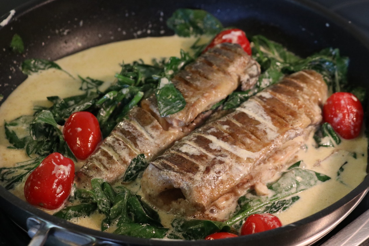 SNADDER: Lite smaker bedre enn selvfangst, enten du spiser ute eller når du kommer hjem. Foto: Kjell-Harald Myrseth ørret surret i rømme