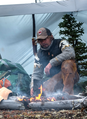 DET ENKLE LIV: Der Jens trives best; under en tarp, i ødemark, og total frihet. Foto: Privat DET ENKLE LIV: Der Jens trives best; under en tarp, i ødemark, og total frihet. Foto: Privat