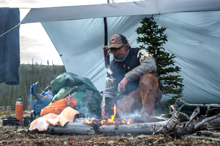 DET ENKLE LIV: Der Jens trives best; under en tarp, i ødemark, og total frihet. Foto: Privat DET ENKLE LIV: Der Jens trives best; under en tarp, i ødemark, og total frihet. Foto: Privat