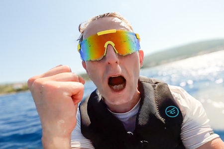 FAEN, ELLER JADDA!? Frustrert eller lykkelig? Kenneth Erlandsen har hatt en lang reise mot mestringen av den nye sporten wingfoil. FAEN, ELLER JADDA!? Frustrert eller lykkelig? Kenneth Erlandsen har hatt en lang reise mot mestringen av den nye sporten wingfoil.