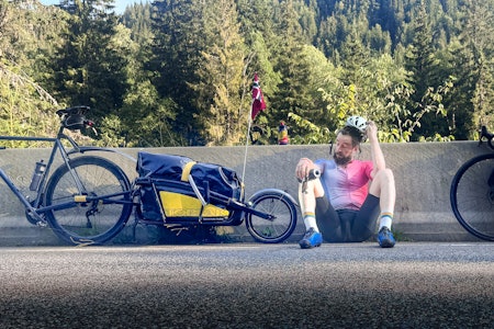 EN HENGER TIL BEGJÆR: Det er enkelt, strevsomt, romantisert og utmattende å sykle Norge på langs med henger. Foto: Vilde Horvei. EN HENGER TIL BEGJÆR: Det er enkelt, strevsomt, romantisert og utmattende å sykle Norge på langs med henger. Foto: Vilde Horvei.