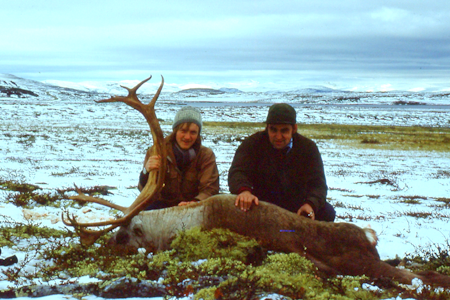 FØRSTE REINSBUKK: Det er noe helt spesielt med en jegers første vilt. Foto: Inge Asphoug FØRSTE REINSBUKK: Det er noe helt spesielt med en jegers første vilt. Foto: Inge Asphoug