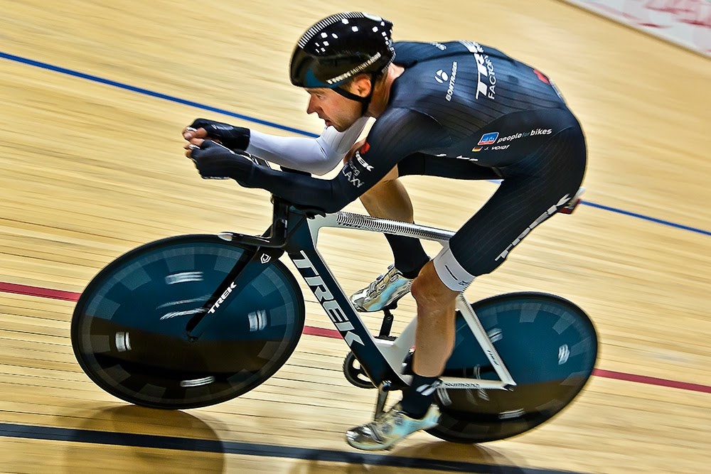 TAKK FOR MEG: Da nye regler kom, valgte Jens Voigt å legge opp med ny timesrekord på bane. Foto: Trek. TAKK FOR MEG: Da nye regler kom, valgte Jens Voigt å legge opp med ny timesrekord på bane. Foto: Trek.