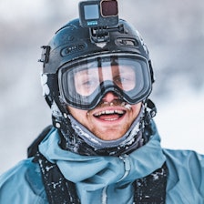SNØJEGER: Emil på den evige jakten etter den perfekte pudderopplevelsen. Foto: Simon Sjøkvist SNØJEGER: Emil på den evige jakten etter den perfekte pudderopplevelsen. Foto: Simon Sjøkvist