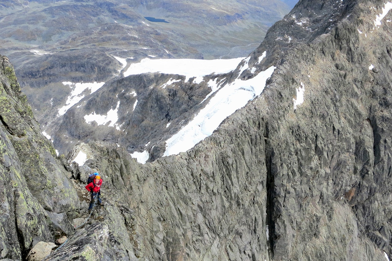 PÅ EN KNIVSEGG: På den mektige Styggedalsryggen kan man vandre over noen av Norges villeste fjell. Foto: Ivar Marthinusen Styggedalsryggen