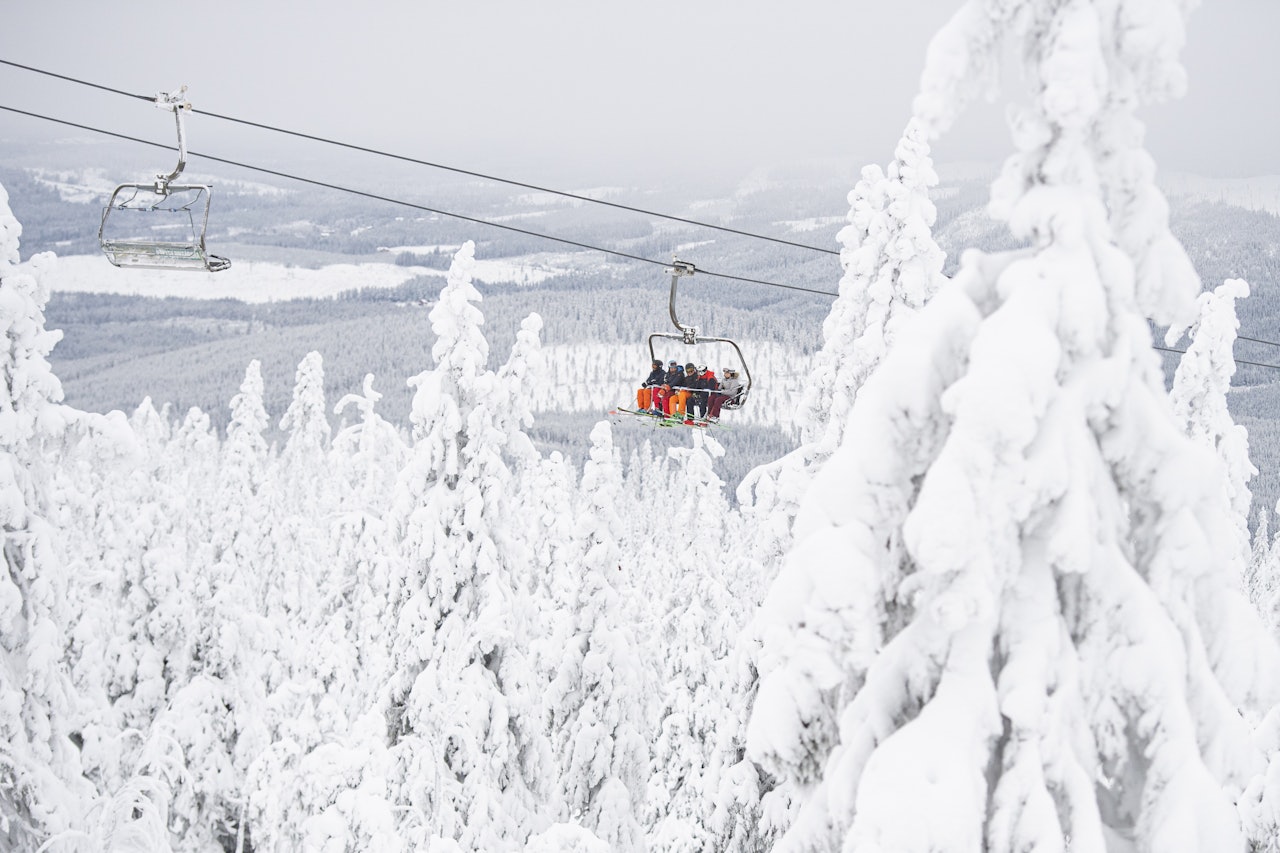 NOW HIRING: SkiStar gjør seg klar til en ny vintersesong og trenger 2700 medarbeidere til sine destinasjoner i Sverige og Norge. Foto: Skistar NOW HIRING: SkiStar gjør seg klar til en ny vintersesong og trenger 2700 medarbeidere til sine destinasjoner i Sverige og Norge. Foto: Skistar