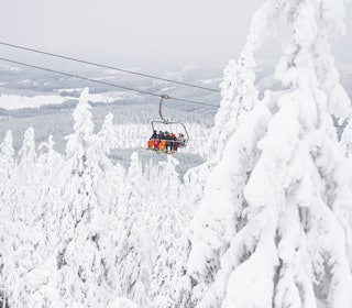 NOW HIRING: SkiStar gjør seg klar til en ny vintersesong og trenger 2700 medarbeidere til sine destinasjoner i Sverige og Norge. Foto: Skistar NOW HIRING: SkiStar gjør seg klar til en ny vintersesong og trenger 2700 medarbeidere til sine destinasjoner i Sverige og Norge. Foto: Skistar
