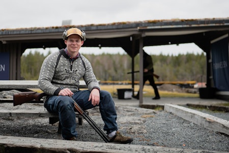 BEDRE: Etter å ha lagt ned litt innsats kan Petter Winther endelig si at han er blitt en bedre hagleskytter. Nå ser han frem til jaktsesongen. Foto: Sigurd Ekeli Grimsby BEDRE: Etter å ha lagt ned litt innsats kan Petter Winther endelig si at han er blitt en bedre hagleskytter. Nå ser han frem til jaktsesongen. Foto: Sigurd Ekeli Grimsby
