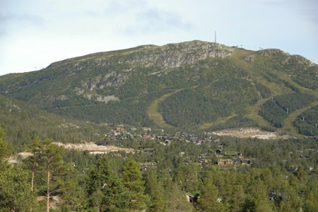 HYTTEFELT: Bildet er fra Otrosåsen hyttefelt mot Hovden med Storenos, Hovden skisenter og Dyregrendi. Foto: Anders Lyngstad, NINA hovden skisenter hyttefelt
