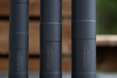 EKSKLUSIVT: Å produsere lettest og smekrest mulig demper med best mulig lyddemping er et mål hos produsentene og noe vi jegere vil ha. Den nye Pure-serien fra Svemko har svært god demping til utrolig lav vekt grunnet bruk av titan. Prisen på herligheten bør du nok holde hemmelig for din bedre halvdel. EKSKLUSIVT: Å produsere lettest og smekrest mulig demper med best mulig lyddemping er et mål hos produsentene og noe vi jegere vil ha. Den nye Pure-serien fra Svemko har svært god demping til utrolig lav vekt grunnet bruk av titan. Prisen på herligheten bør du nok holde hemmelig for din bedre halvdel.