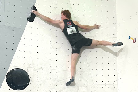 BESTE NORSKE: Per Ravlo-Casper med nummer 12 i Europa. Foto: Sunniva Haave/NKF KLATRER med shorts i hvit vegg