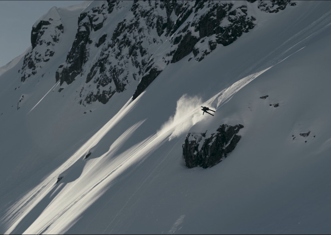 CORK: Emil Granbom går for en svær naturlig treer. Foto: Skjermdump fra «Off the grid» CORK: Emil Granbom går for en svær naturlig treer. Foto: Skjermdump fra «Off the grid»