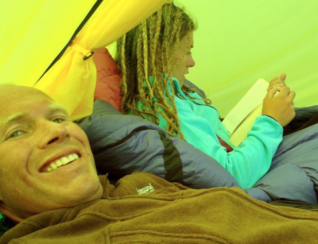 K2: Øystein Stangeland og Cecilie Skog i teltet under en av K2-ekspedisjonen i 2008. Foto: @cecilieskog Øystein stangeland og Cecilie Skog