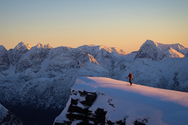 TJUENDE NOVEMBER: Eivind Jacobsen hadde det meste på stell på toppen av Sovende Soldat høsten 2022. Foto: Martin Andersen TJUENDE NOVEMBER: Eivind Jacobsen hadde det meste på stell på toppen av Sovende Soldat høsten 2022. Foto: Martin Andersen
