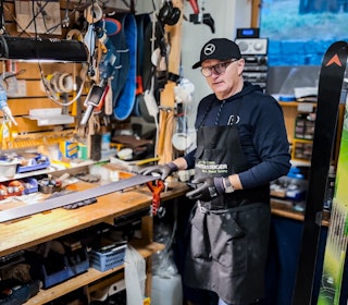 TIPSER: Skiekspert Bjørn Jarle Kleppen på Molde Skiservice vil at du også skal klare å vedlikeholde skiene dine. Foto: Andreas Jacobsen TIPSER: Skiekspert Bjørn Jarle Kleppen på Molde Skiservice vil at du også skal klare å vedlikeholde skiene dine. Foto: Andreas Jacobsen