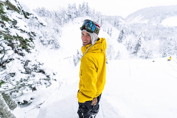 JAPAN: Mons Røisland på en backcountrykicker i Japan. Foto: Celina Miller JAPAN: Mons Røisland på en backcountrykicker i Japan. Foto: Celina Miller