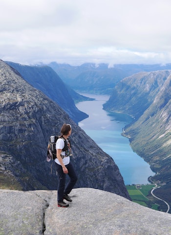 GONDOL, NEI TAKK: Flott fjelltur, med utsikt over Kjøsnefjorden. Foto: Brit Siv Fimland fjelltur over kjøsnesfjorden